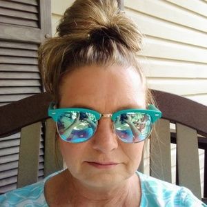 Meet your Posher, Angie
